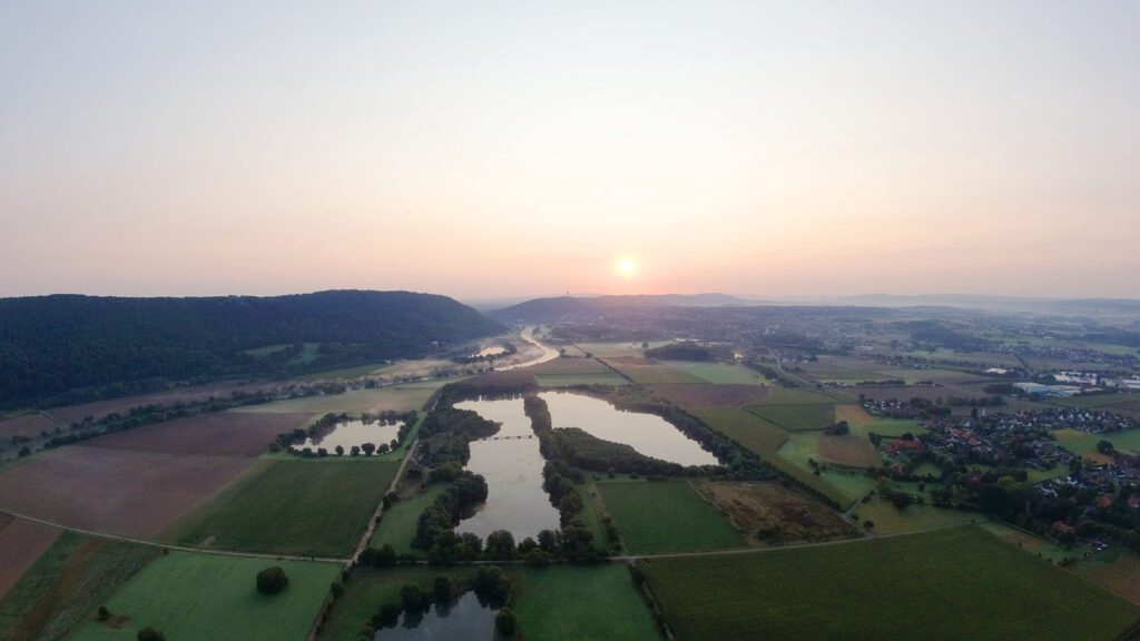 Blick auf die Seen bei Porta Wetfalica