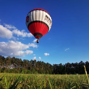 Blauer Himmel mit Balloon Brötje Heizungen Aufrüsten Fa. Karl Brand