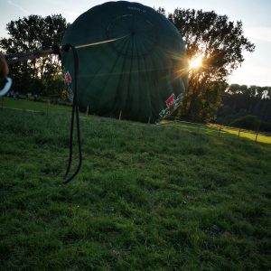 abruesen und luft ablassen bergen des ballones