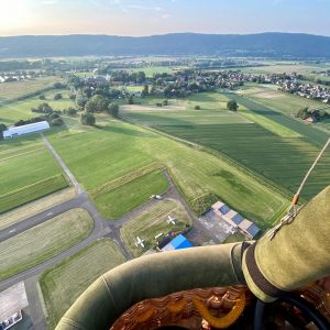 Blick auf das Wiehengebirge aus dem Ballonkorb Porta Westfalica Weser